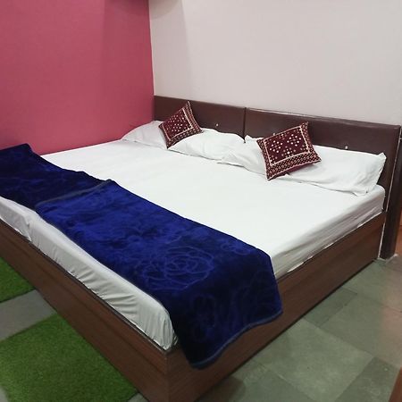 Aashirwad Residency Panzió Uddzsaín Kültér fotó
