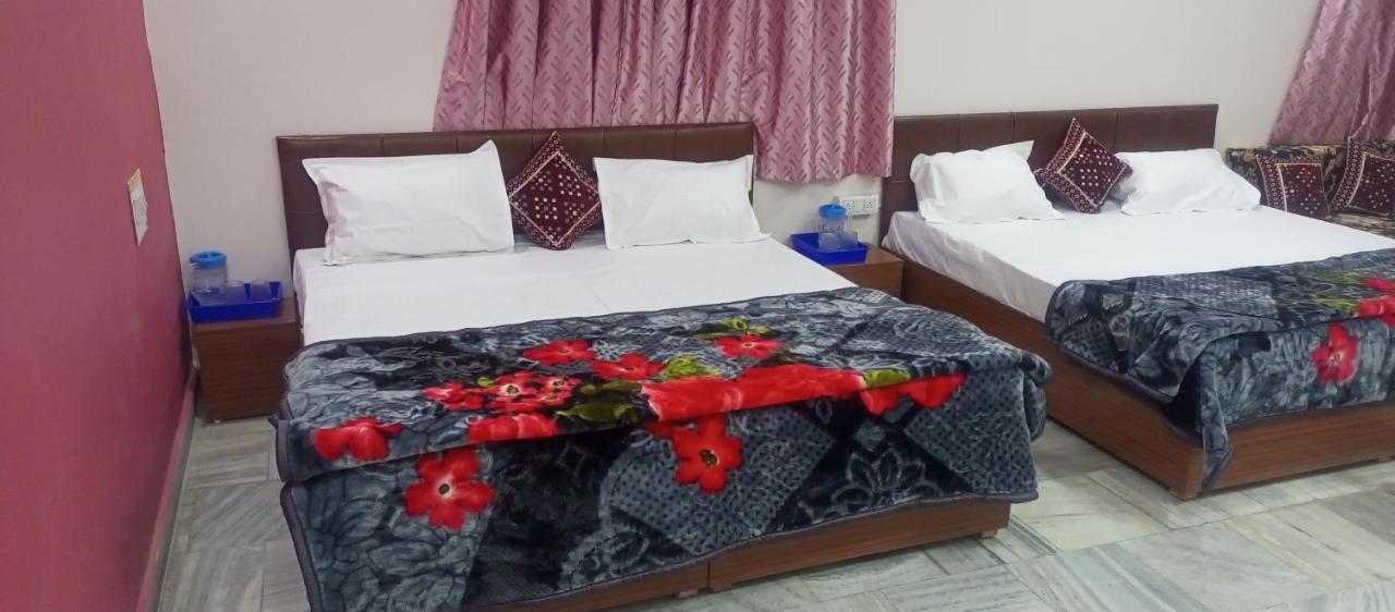 Aashirwad Residency Panzió Uddzsaín Kültér fotó