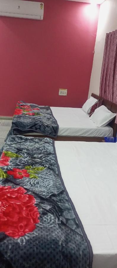 Aashirwad Residency Panzió Uddzsaín Kültér fotó