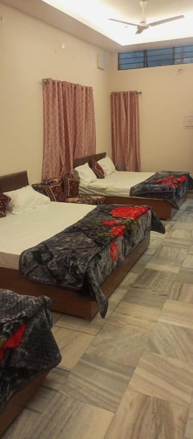 Aashirwad Residency Panzió Uddzsaín Kültér fotó
