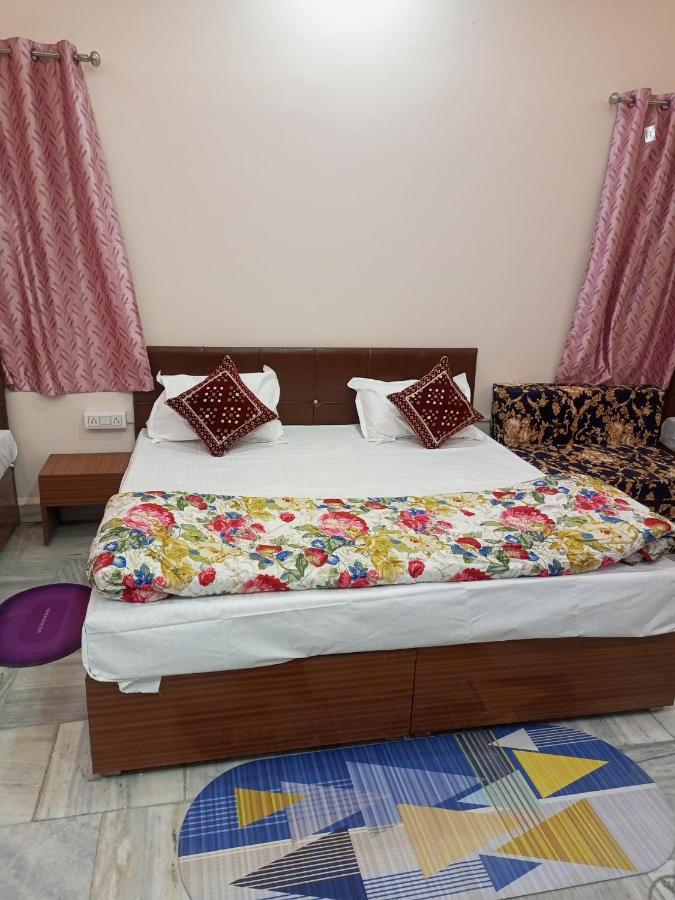 Aashirwad Residency Panzió Uddzsaín Kültér fotó