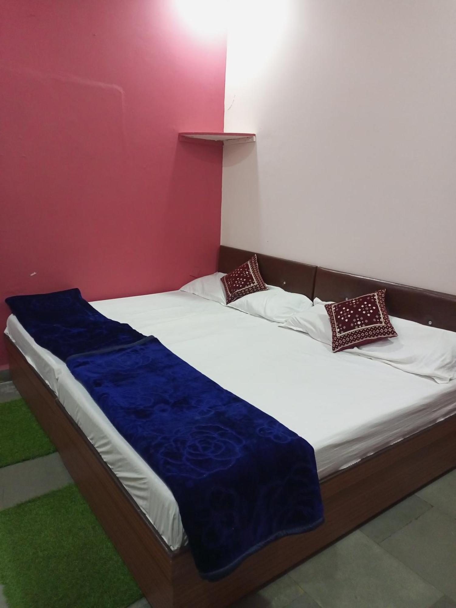 Aashirwad Residency Panzió Uddzsaín Kültér fotó