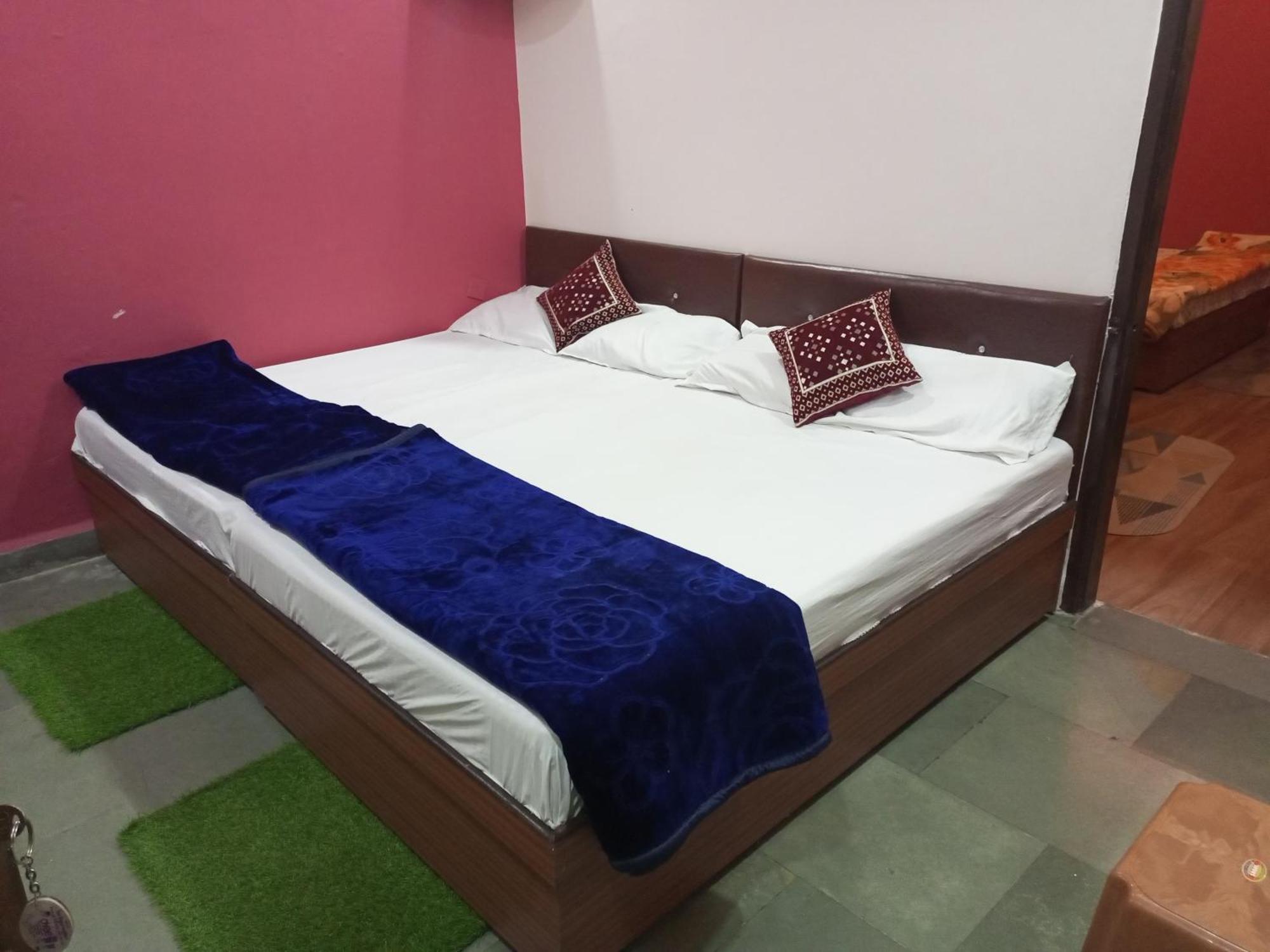 Aashirwad Residency Panzió Uddzsaín Kültér fotó