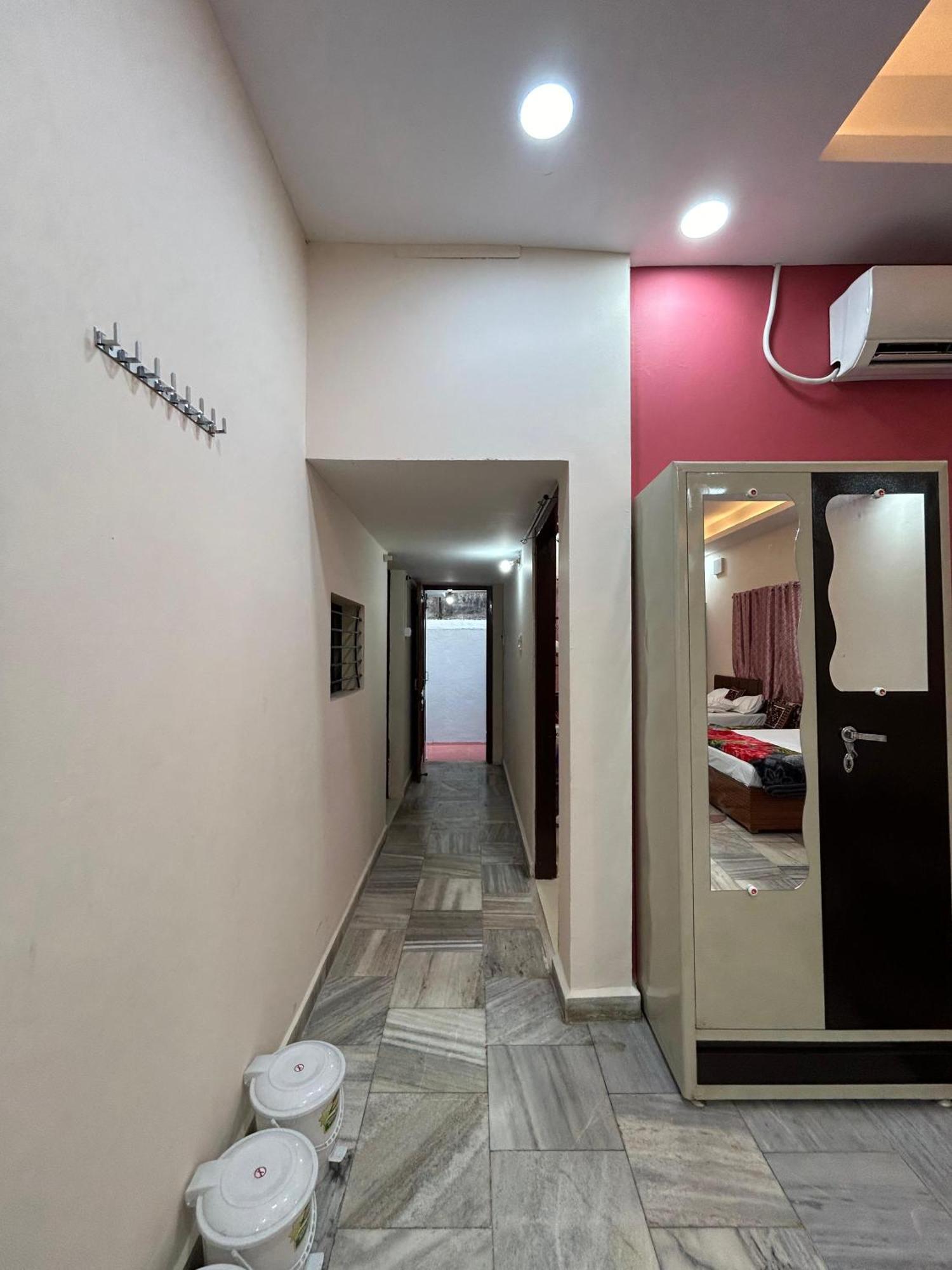 Aashirwad Residency Panzió Uddzsaín Kültér fotó