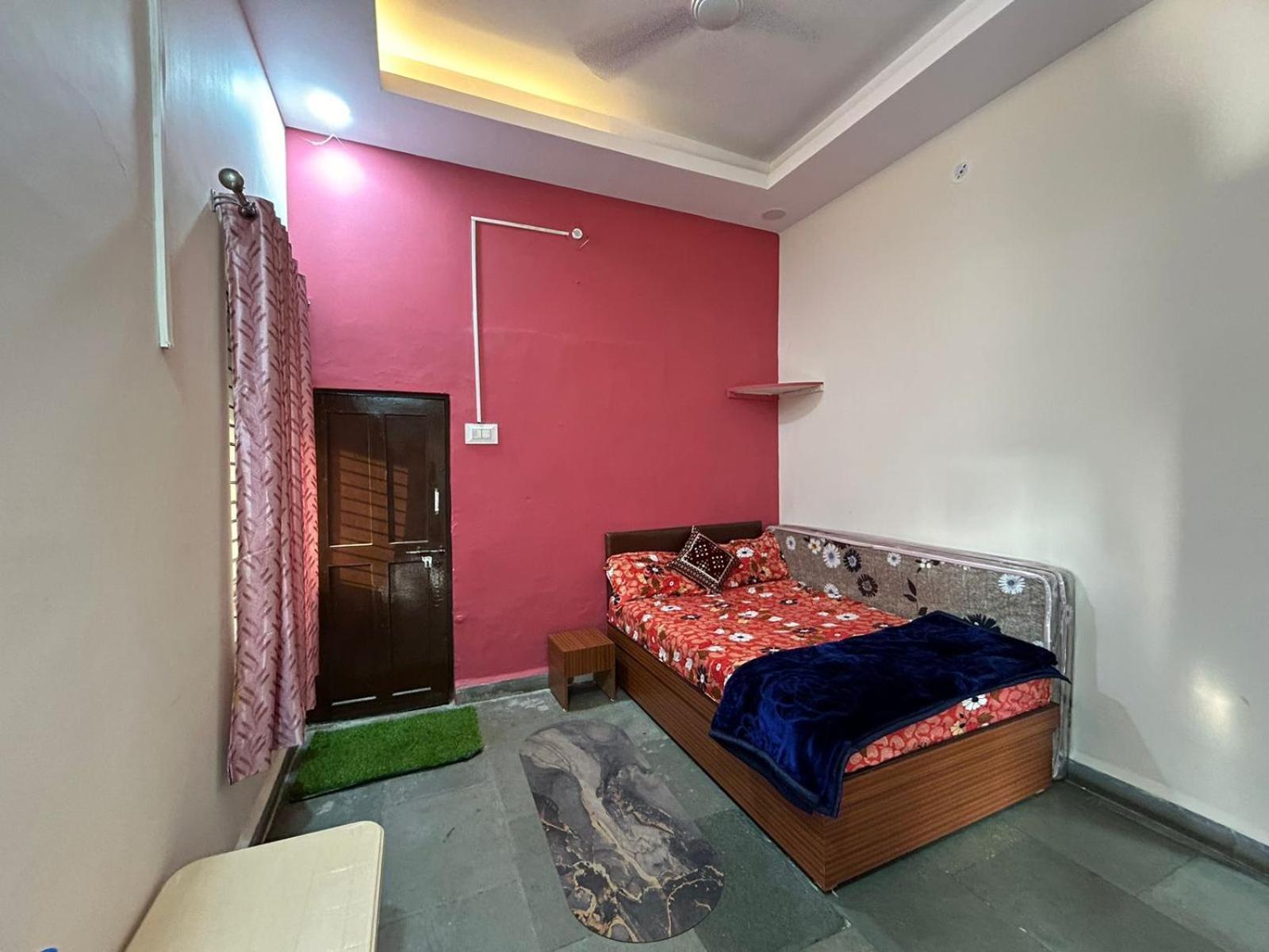 Aashirwad Residency Panzió Uddzsaín Szoba fotó