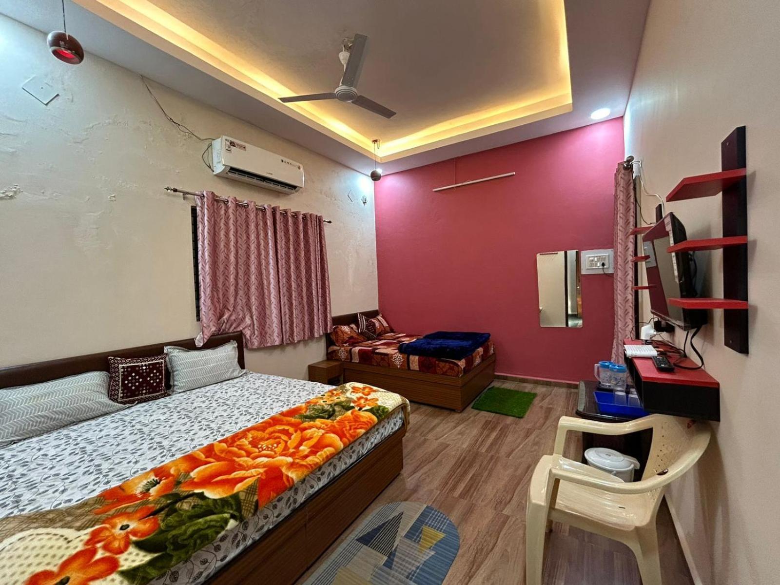Aashirwad Residency Panzió Uddzsaín Szoba fotó